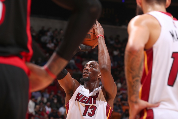 kaiyun-韦德：阿德巴约前三节发挥完美 但人们只盯着变成闹剧的最后5分钟